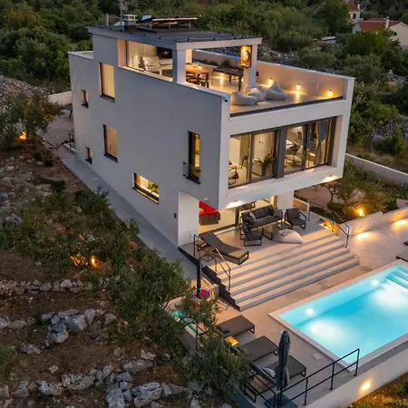 Lapis, Hvar Island