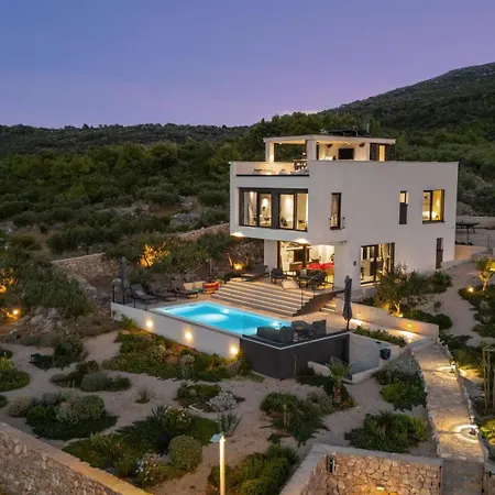 Lapis, Hvar Island