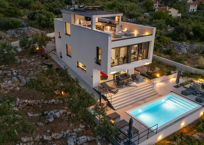 Lapis, Hvar Island