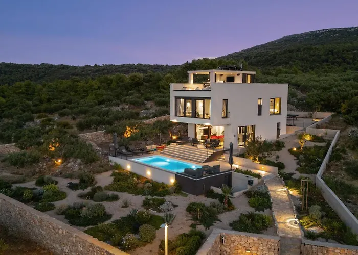 Lapis, Hvar Island
