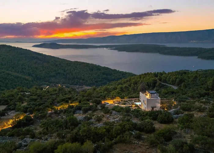 Lapis, Hvar Island